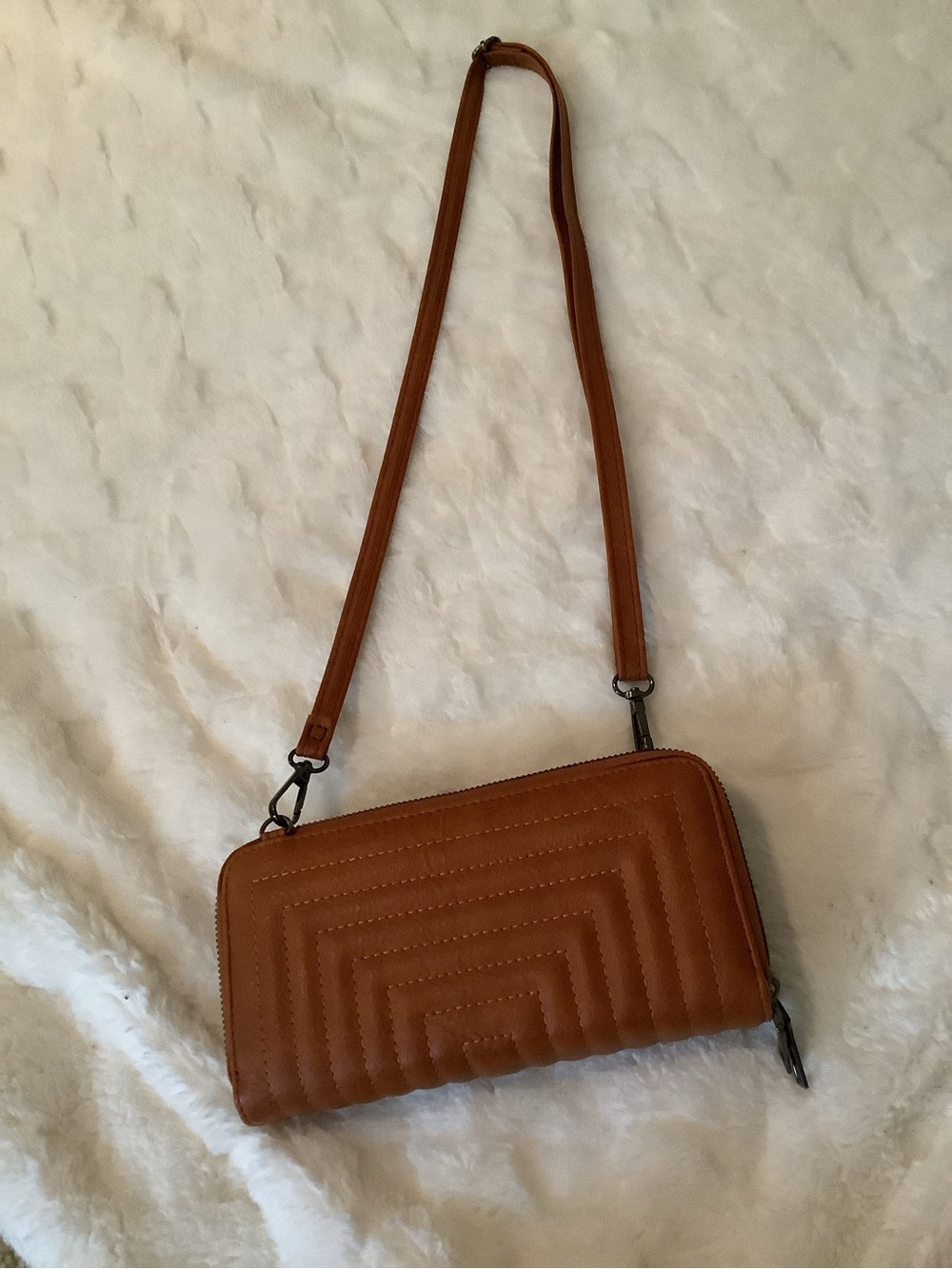 Compact Tan Leather Crossbody Wallet with Detachable Strap